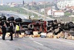 TIR viyadükten uçtu