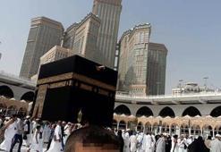 HIV virüslü çocuk, ailesiyle umreye gitti