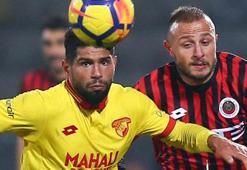 Göztepe'de Leo ve Tanju gitti