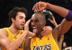 Kobe Bryant 39 sayı ile oynadı