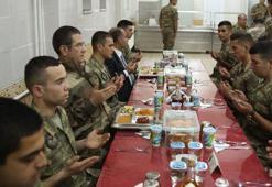 Canikli'den sınırın "sıfır noktası"nda Mehmetçikle iftar