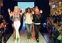 Podyumda uzay dansı