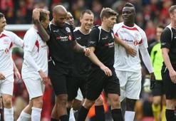 Anfield Road'da yıldızlar geçidi!