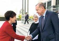 ‘İsteyen boyunun ölçüsünü alsın’