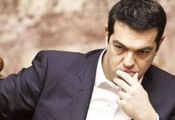 Moody's, Yunanistan'ın notunu düşürdü