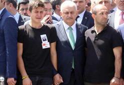 Bir an olsun elini bırakmadı!