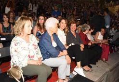 En büyük alkış eşinden