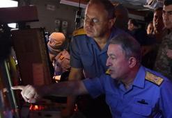 Komutanlar geceyi denizde geçirdi