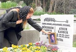 Mezarı başında anıldı