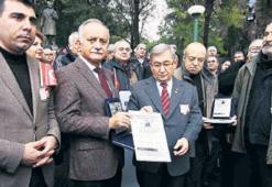 Karabağ, ‘Nâzım Hikmet’ ödülünü törenle aldı