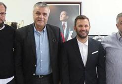 Okan Buruk Akhisar Belediyespor'la imzaladı