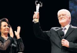 Onur Ödülleri’yle açıldı