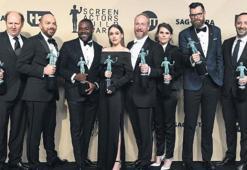 Kırmızı halı rengarenk