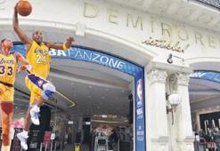 Basketbolseverlere özel sergi