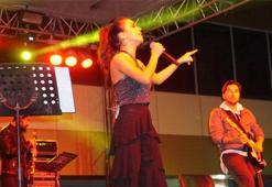 Tuğba Yurt, Keşan'da konser verdi
