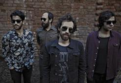 Adamlar Babylon'da sahnede