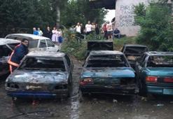 Güngören’de park halinde bulunan 6 otomobil alev alev yandı