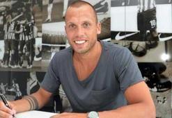 Hertha Berlin, Heitinga ile anlaştı