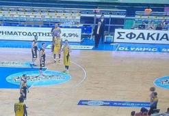 Yunanistan'da basketbol maçı 5 kişiyle tamamlandı