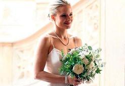 Gelinlikle kamera karşısına geçti