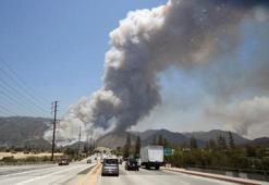 California'da alevler evlere sokuluyor