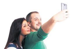 O iddia yalan çıktı! Çağımızın  sosyal vebası: SELFITIS