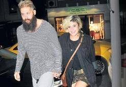 Tiyatroyla dönüyor