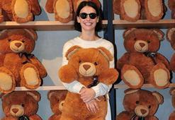 Tuba Ünsal kendi sergisini gezdi