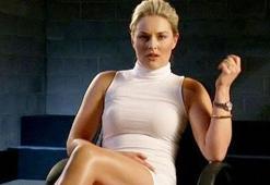 Sharon Stone'dan meydan okuyan bikini pozu!