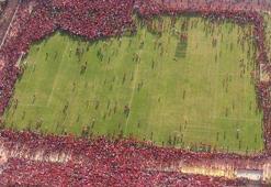 Şampiyonlar Ligi maçı öncesi bu da oldu! İdmanı bastılar...