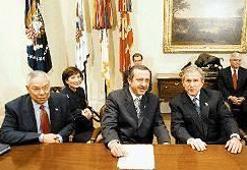 Bush: Sizinle omuz omuzayız