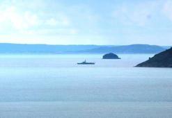 2 savaş gemisi bir sahil güvenlik botu Kardak’ta