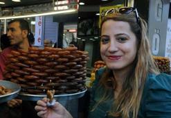 Adanalı tatlıyı ayaküstü yiyor