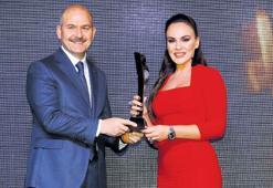 Buket Aydın’a ‘Yılın Ana Haber Bülteni Sunucusu Ödülü’