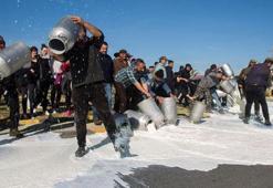 Çobanlar tesisleri bastı, sütlerini yollara döktü
