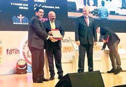 Dijital eğitime destek veriyor