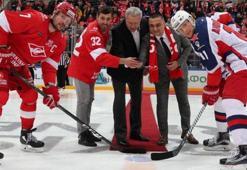 Putin'in de buz hokeyi oynadığı Rusya'da THY piste imza attı