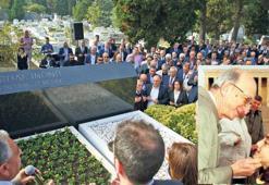 Erdal İnönü kabri başında anıldı