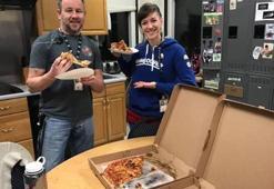 Kanadalı hava kontrolörlerinden ABD'li meslektaşlarına dayanışma pizzası