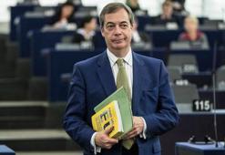 Nigel Farage, İslam karşıtı çizgiye kaydığı gerekçesiyle partisinden istifa etti