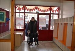 Dünyanın "en uzun genç kızı" oyunu kullandı