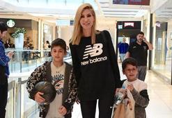 Çocuklarına basketbol topu aldı