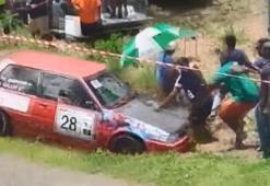 Yarış otomobilleri seyircilerin arasına daldı