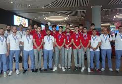 Avrupa ikincisi milliler yurda döndü