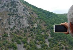 Dağ yüzeyindeki insan silueti dikkat çekiyor