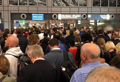 Hamburg Havalimanı'nda panik anları! Boşaltıldı