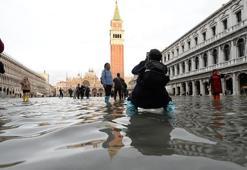 Venedik'te tarihi San Marco Meydanı sular altında kaldı