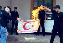 KKTC bayrağı yakan Rumların kimlikleri tespit edildi