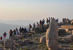 Nemrut Dağı'nda turist yoğunluğu