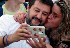 Türk fındığını diline doladı, rezil oldu!